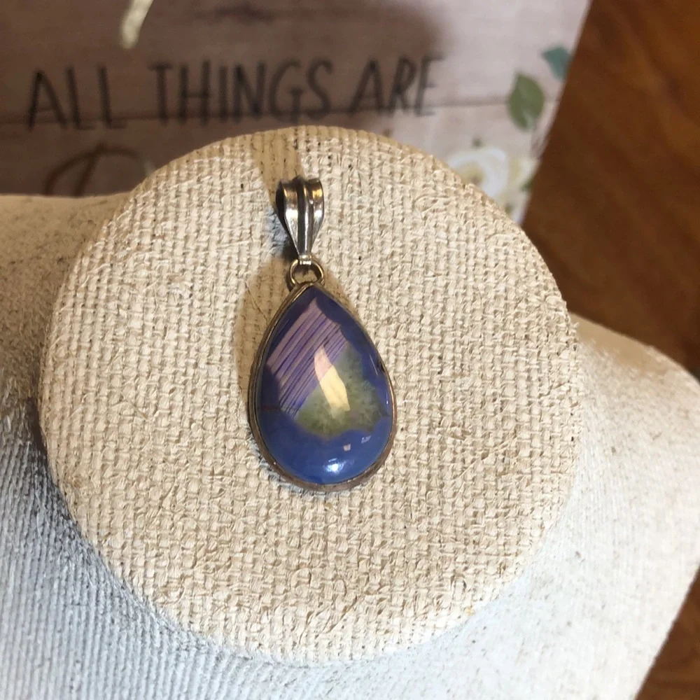 Pretty Colorful Pendant - Picture 4 of 9